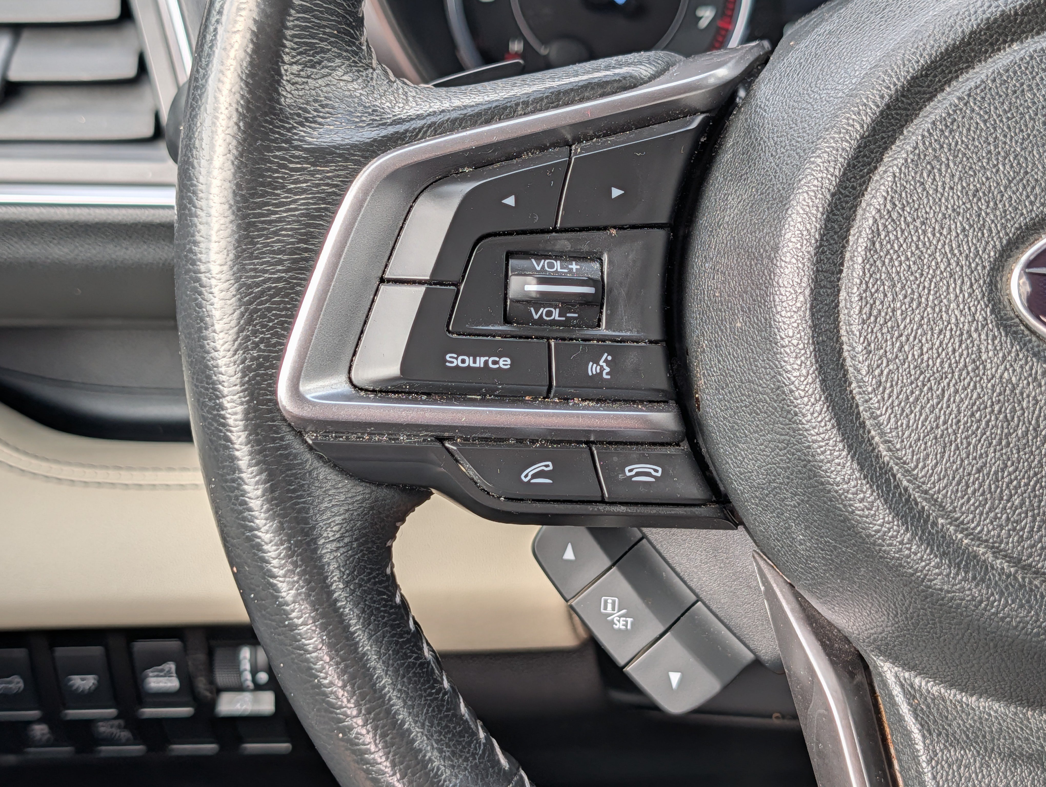 Used 2022 Subaru Ascent Limited AWD/4WD image 31