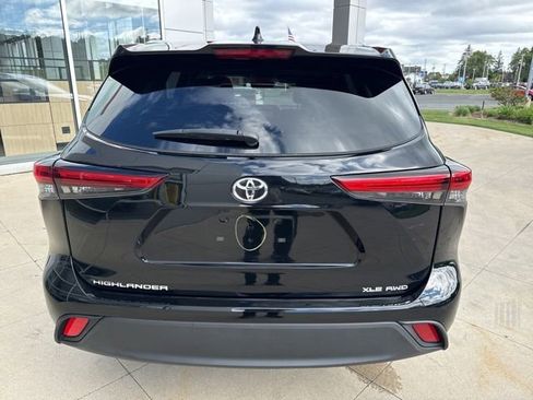 Used 2023 Toyota Highlander XLE AWD/4WD image 6