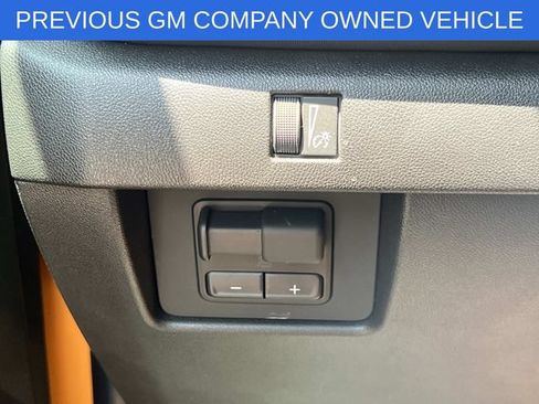 Used 2025 Chevrolet Colorado Z71 w/ Technology Package AWD/4WD image 27