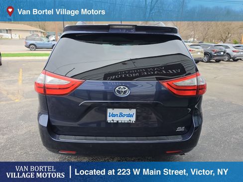 Used 2018 Toyota Sienna XLE w/ XLE Navigation Package image 6