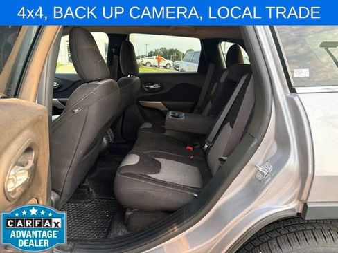 Used 2018 Jeep Cherokee Latitude w/ Cold Weather Group AWD/4WD image 11
