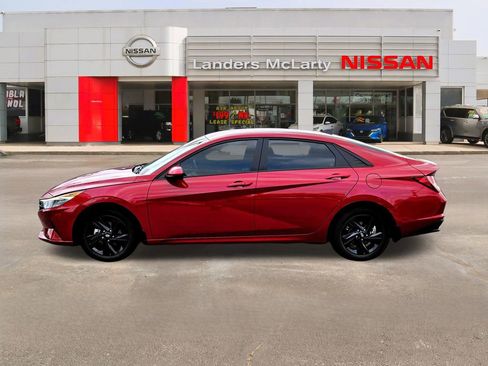 Used 2023 Hyundai Elantra SEL image 6