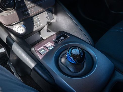 Used 2023 Nissan Leaf S image 27