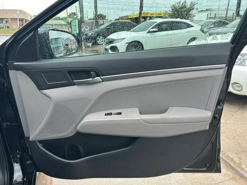 Used 2017 Hyundai Elantra SE FWD image 14