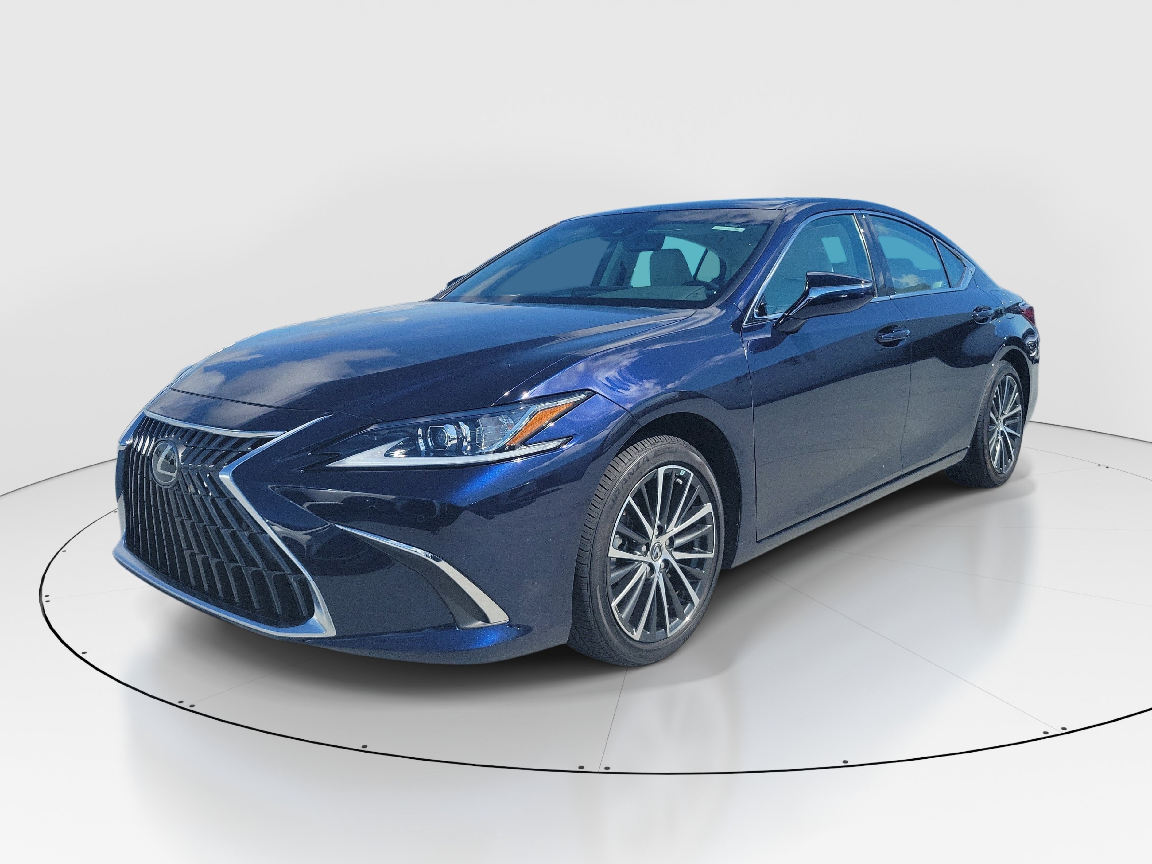 Used 2025 Lexus ES 350 w/ Premium Package FWD image 3