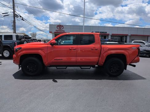 Used 2024 Toyota Tacoma TRD Sport AWD/4WD image 2