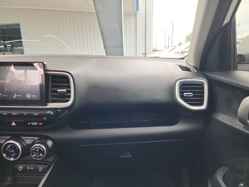 Used 2024 Hyundai Venue SEL FWD image 20
