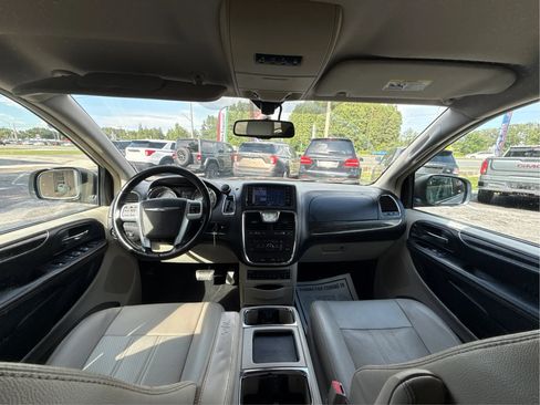 Used 2012 Chrysler Town & Country Touring-L w/ Entertainment Group #2 FWD image 29