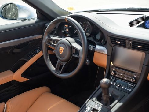 Used 2019 Porsche 911 Speedster RWD image 50