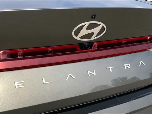 Used 2024 Hyundai Elantra SEL FWD image 31