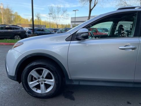 Used 2013 Toyota RAV4 XLE AWD/4WD image 6