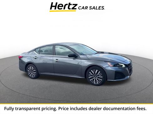Used 2025 Nissan Altima 2.5 SV FWD image 1