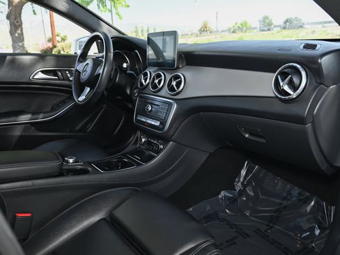 Used 2019 Mercedes-Benz CLA 250 image 40