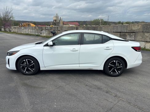 Used 2024 Nissan Sentra SV image 4