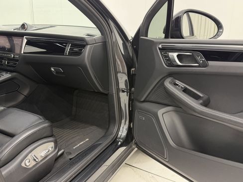Certified 2021 Porsche Macan AWD/4WD image 22