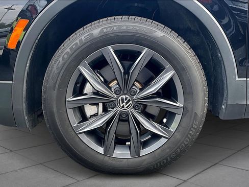 Used 2023 Volkswagen Tiguan SE image 10