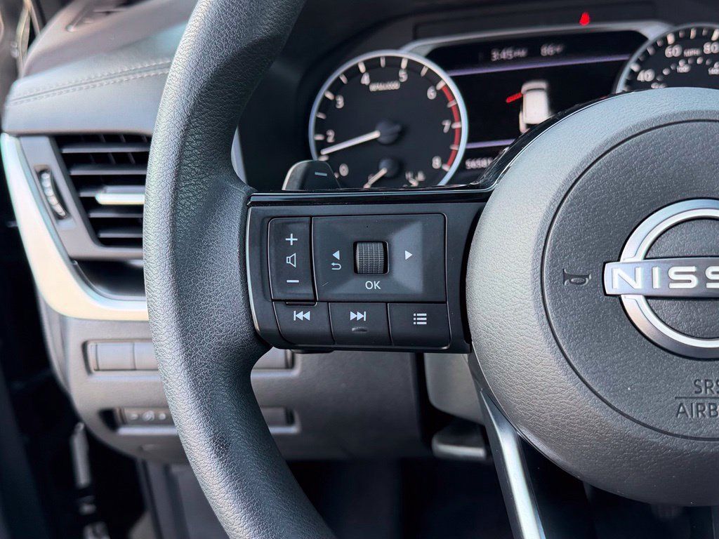 Certified 2023 Nissan Rogue SV FWD image 15