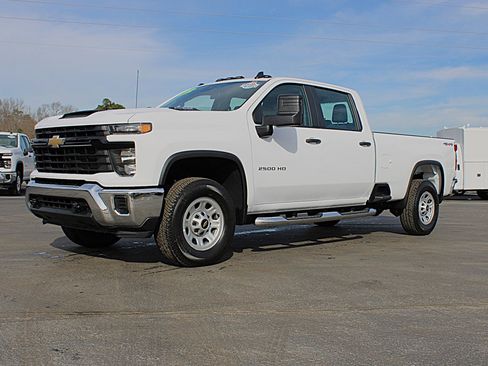 Used 2026 Chevrolet Silverado 2500 W/T image 2