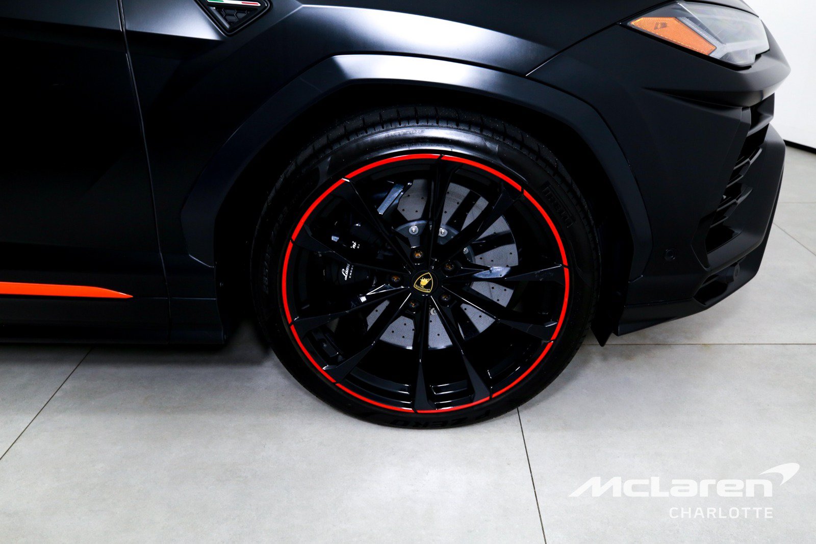 Used 2022 Lamborghini Urus AWD/4WD image 34