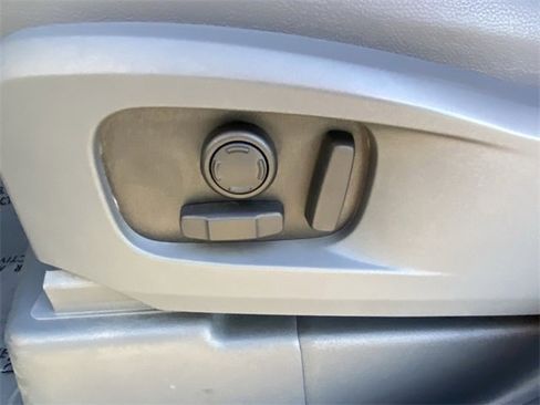 Used 2023 Land Rover Defender 110 X-Dynamic SE image 7