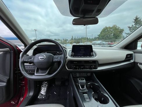 Used 2025 Nissan Rogue SV AWD/4WD image 30