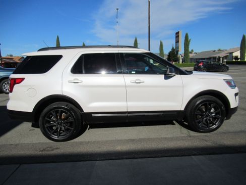 Used 2019 Ford Explorer XLT w/ Equipment Group 202A image 5