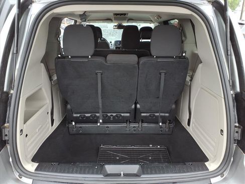 Used 2018 Dodge Grand Caravan SE w/ UConnect Hands-Free Group FWD image 15