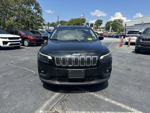 Used 2019 Jeep Cherokee Latitude w/ Popular Appearance Group FWD image 2