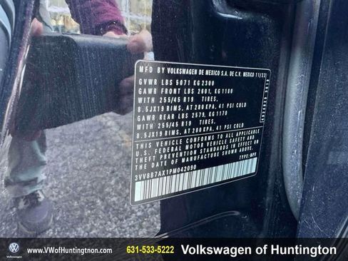 Certified 2023 Volkswagen Tiguan SE R-Line image 11