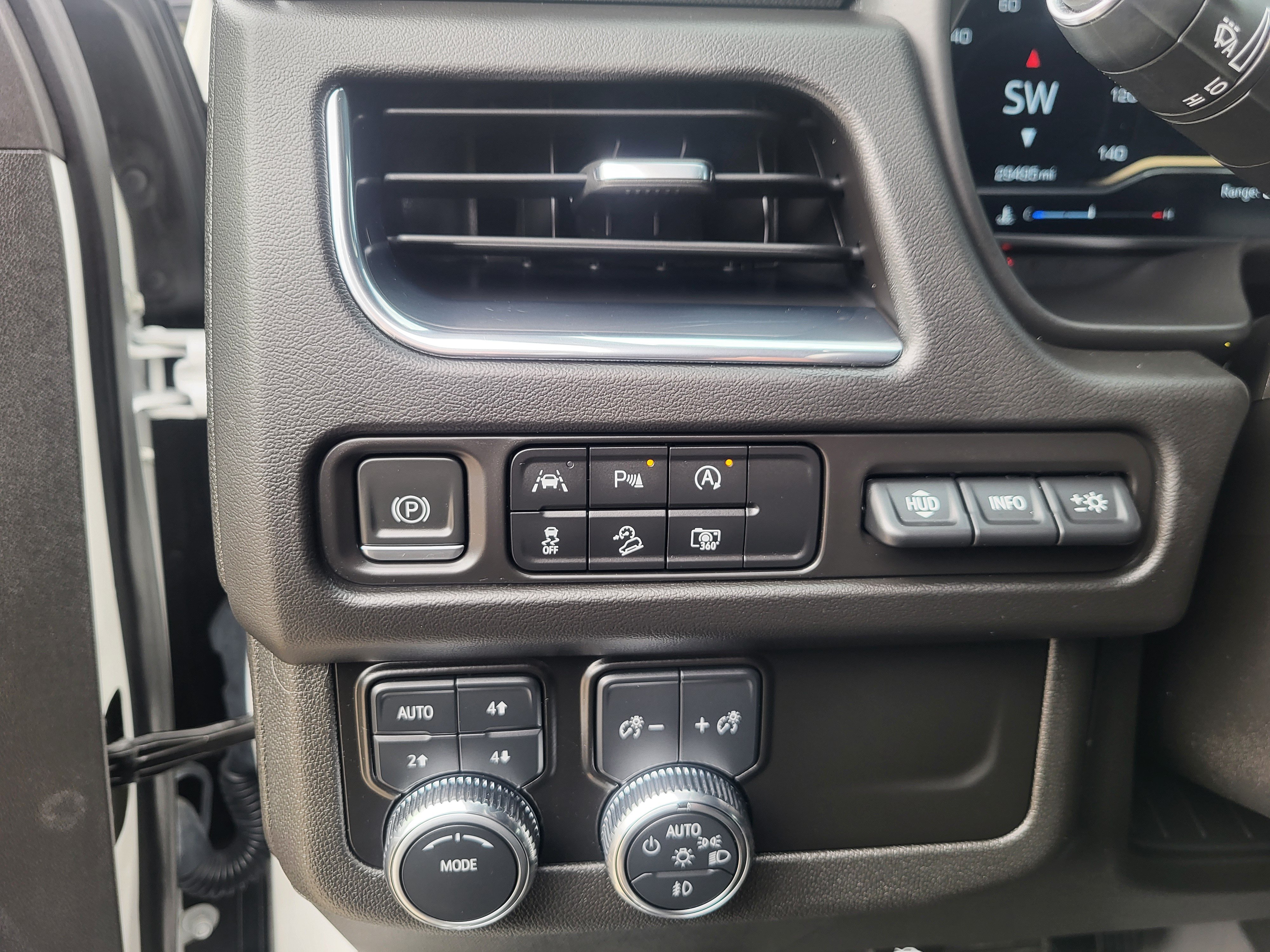 Used 2023 GMC Yukon XL AT4 w/ AT4 Premium Package AWD/4WD image 23