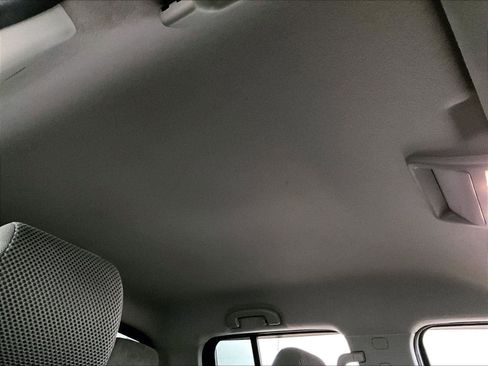 Used 2015 Nissan Frontier SV image 21