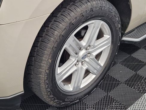 Used 2018 Ford Expedition XLT w/ Equipment Group 202A RWD image 31