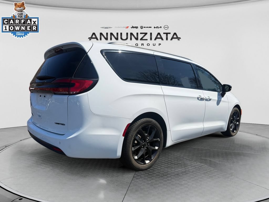 Used 2025 Chrysler Pacifica Limited FWD image 5
