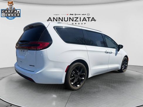 Used 2025 Chrysler Pacifica Limited FWD image 5