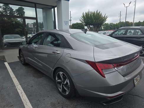 Used 2023 Hyundai Elantra Limited FWD image 4