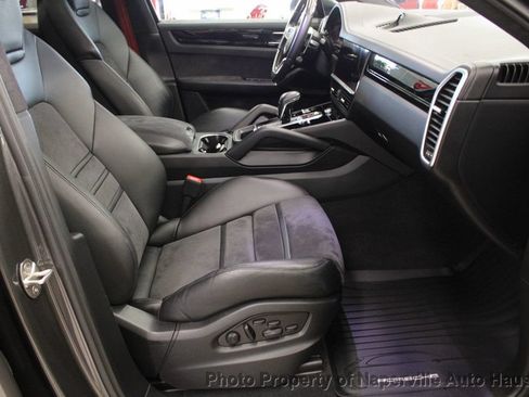 Used 2023 Porsche Cayenne GTS w/ Premium Package AWD/4WD image 41