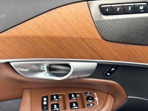 Used 2024 Volvo XC90 B6 Plus image 12