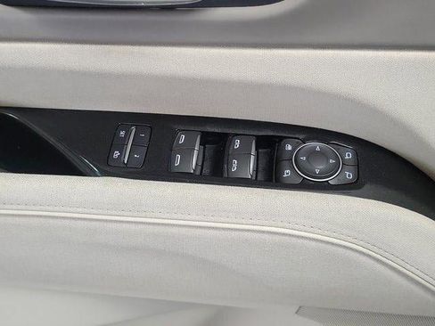 Used 2021 Cadillac Escalade Premium Luxury Platinum RWD image 19