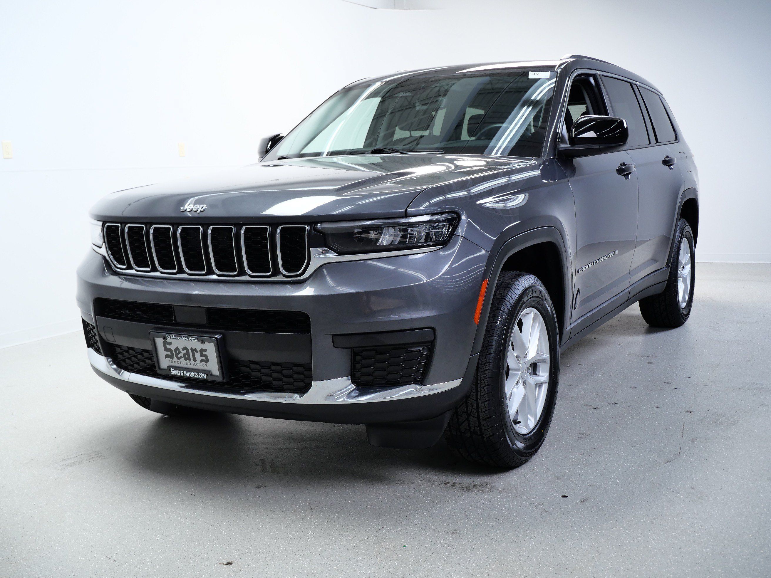Used 2022 Jeep Grand Cherokee L Laredo w/ Luxury Tech Group I AWD/4WD image 11