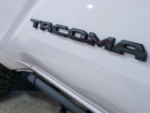 Used 2025 Toyota Tacoma TRD Sport AWD/4WD image 34