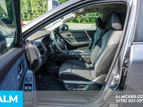 Used 2022 Nissan Rogue SV FWD image 19