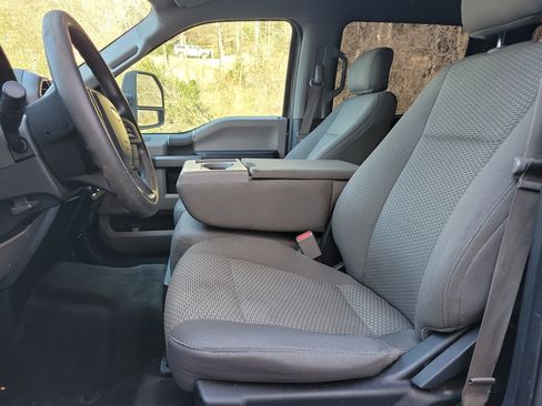 Used 2017 Ford F250 XLT w/ XLT Value Package image 13