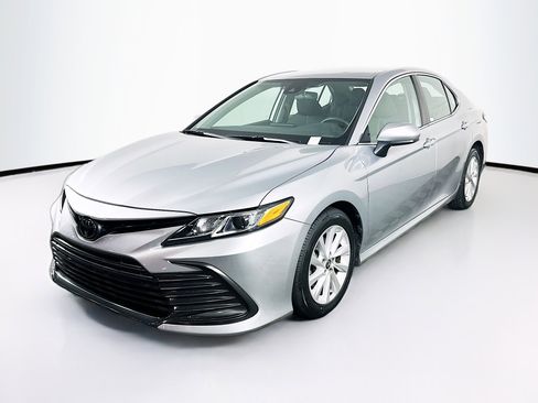 Used 2023 Toyota Camry LE image 3
