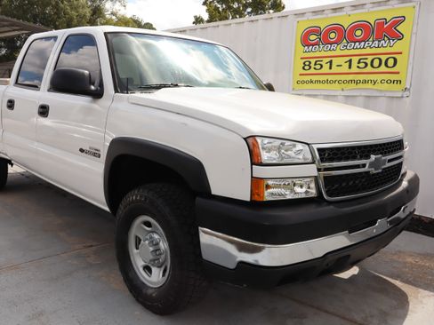 Used 2007 Chevrolet Silverado 2500 W/T w/ Heavy-Duty Power Package image 6