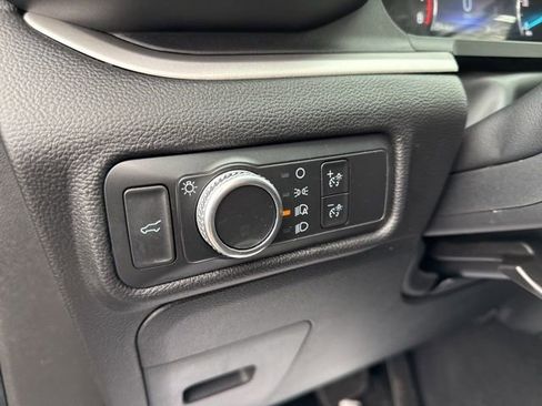 Used 2022 Ford Explorer XLT image 34