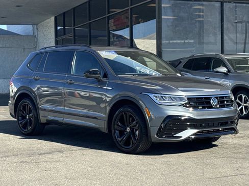 Certified 2024 Volkswagen Tiguan SE R-Line image 7