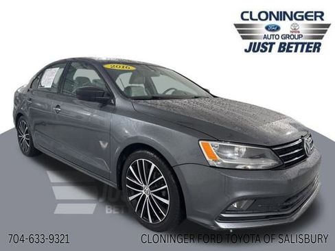 Used 2016 Volkswagen Jetta Sport image 1