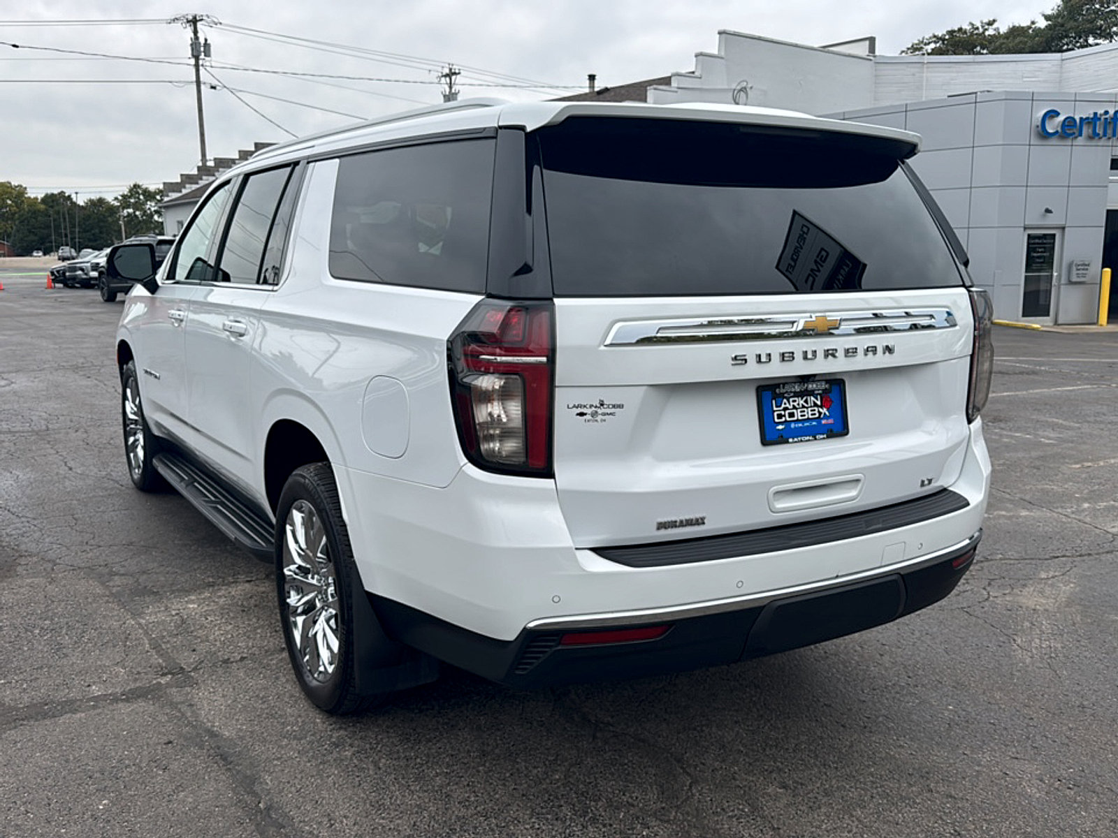 Used 2022 Chevrolet Suburban LT w/ Luxury Package AWD/4WD image 5