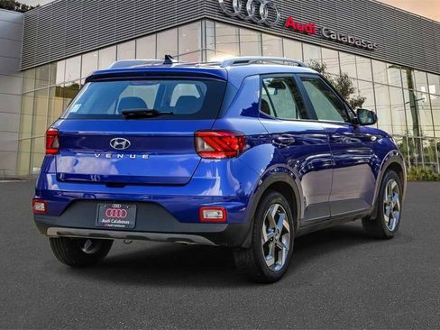 Used 2022 Hyundai Venue SEL image 4