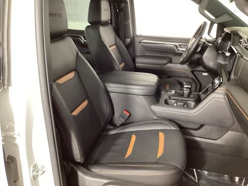 Used 2025 GMC Sierra 1500 AT4 w/ AT4 Preferred Package AWD/4WD image 40
